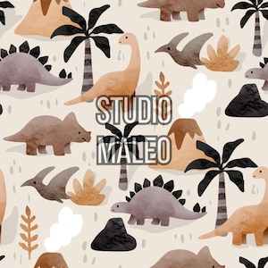 Peut inclure: Motif répété avec des dinosaures, des palmiers, des volcans et du feuillage dans des tons marron, beige et gris. Le texte "STUDIO MALEO" est superposé au motif. Le thème général est un paysage préhistorique.