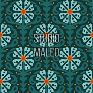 Peut inclure: Un motif répétitif de fleurs stylisées avec des pétales bleu clair et des centres orange, sur un fond vert foncé. Le motif comprend des accents verts tourbillonnants et de petits points orange. Le texte "STUDIO MALEO" est superposé au motif.