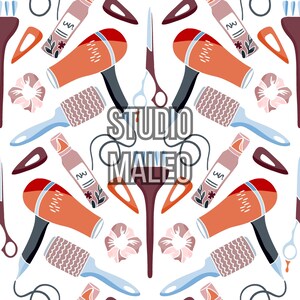 Peut inclure: Motif répété d'outils de coiffure sur fond blanc. Le motif comprend des sèche-cheveux orange, des brosses bleues, des ciseaux, des pinces à cheveux et des flacons de produits capillaires. Le texte "STUDIO MALEO" est au centre de l'image.
