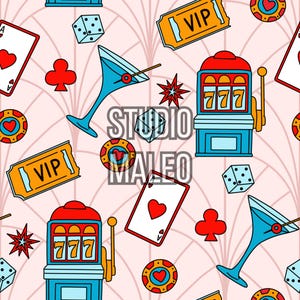 Peut inclure: Un motif répétitif sur fond rose clair représentant des illustrations sur le thème du casino, notamment des machines à sous bleues avec 777, des tickets VIP orange, des verres à martini bleus avec cerises, des dés blancs, des trèfles rouges et des cartes à jouer avec des cœurs.