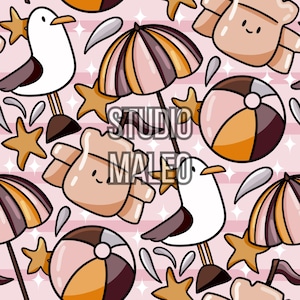 Peut inclure: Motif répétitif avec des mouettes de dessin animé, des ballons de plage, des parasols, des étoiles de mer et des bonbons sur fond rose à rayures blanches. Le texte "STUDIO MALEO" est superposé.