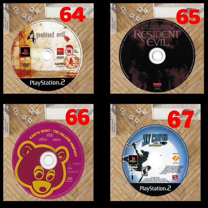 Op de afbeelding: Vier PlayStation 2-videogamedisks. Titels zijn onder meer "Resident Evil", "Kanye West - The College Dropout" en "Sly Cooper". De schijven zijn gerangschikt op een houten oppervlak met Scrabble-tegels en een witte plank op de achtergrond.