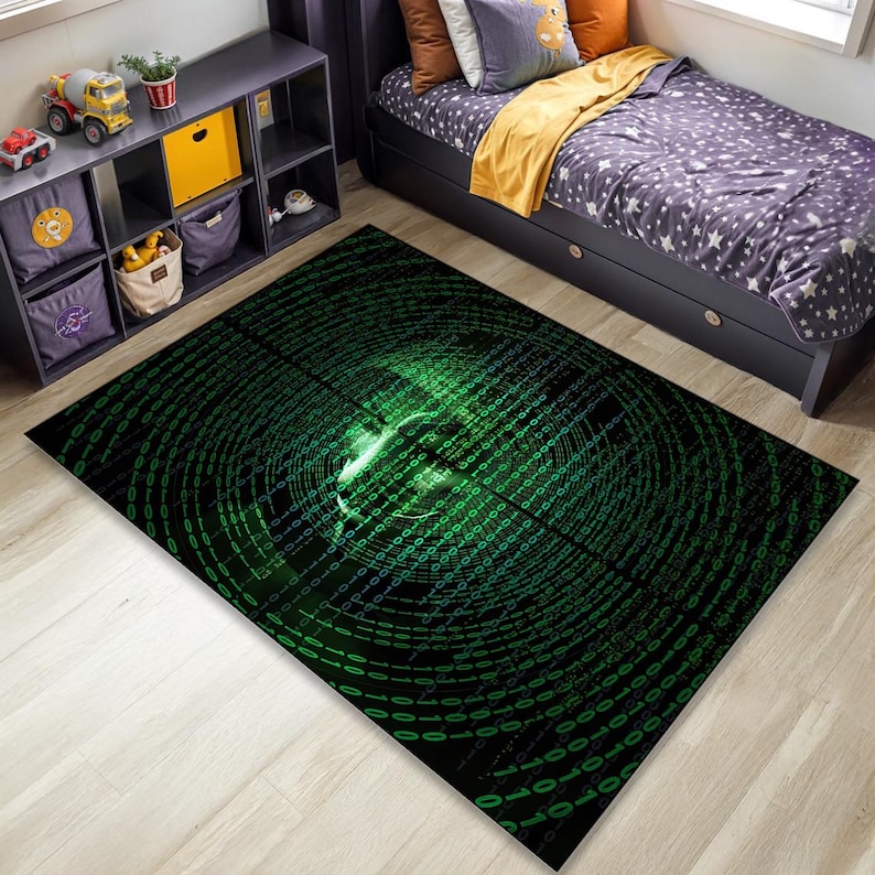 Peut inclure: Un tapis noir et vert avec un motif tourbillonnant de code binaire. Le tapis a un sch&eacute;ma de couleurs vert fonc&eacute; et vert clair sur un fond noir.
