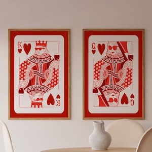 Set di 2 carte da gioco con re e regina di cuori, stampa artistica da parete retrò funky, poster, arte da parete preppy rossa, arredamento per dormitorio, arte estetica massimalista.