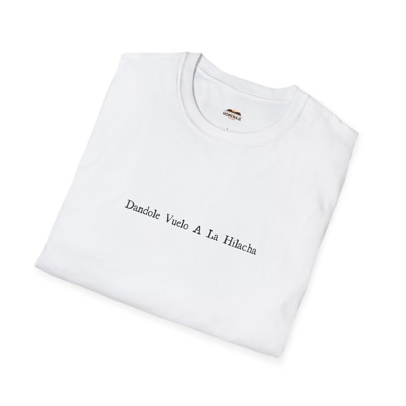 Camiseta española divertida: Dándole Vuelo a la Hilach, refrán mexicano imagen 3
