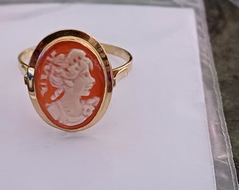 Vintage 18KT Italian Cameo Ring