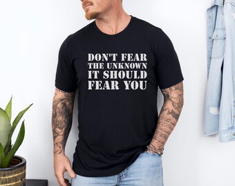 Motivational T-Shirt: Don&#39;t Fear the Unknown - Hiking & Adventure
