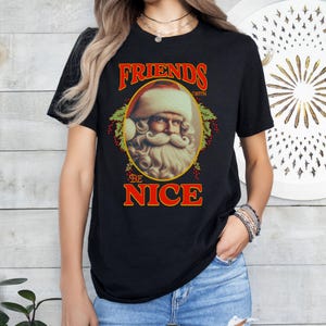 Weihnachtsmann-Shirt, Freunde mit Santa sind nett Shirt, seien Sie nett Shirt, frech oder nett Shirt, Weihnachtshemd, Freunde-T-Stück, Feiertags-T-Shirt