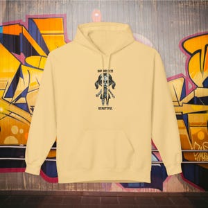 Kuslig sydd docka unisex hoodie, skadad är vacker, mångsidig skönhet affirmativ, tröja för funktionshindrade, handgjord skräckfleece