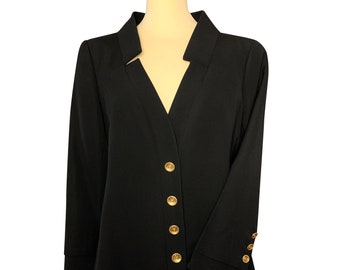 Blazer vintage Chanel con caratteristici bottoni dorati