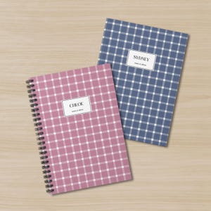 Cuaderno espiral cuadrado de cuadros vichy con nombre personalizado, estilo preppy, tapa dura, texto personalizado, color oscuro, forrado con cuadros vichy gruesos.
