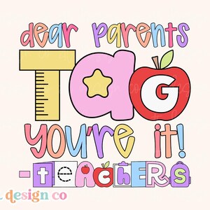 Cari genitori, taggate "Sei tu" PNG, sublimazione digitale, citazioni divertenti degli insegnanti, ultimo primo giorno di ritorno a scuola, scarabocchi, apprezzamento, grafica.