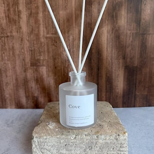 Cove Reed Diffuser | Salted Caramel & Oud | Luxury Home Fragrance | Flameless Reed Diffuser | Long Lasting Room Scent | Coastal Fall Decor