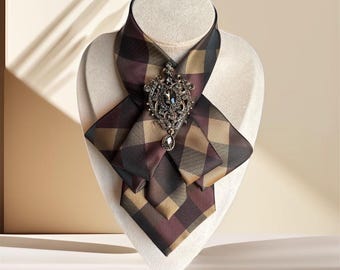 Elegante Krawatten Halskette für Damen - Handgefertigtes Accessoire Fliege mit Antiker Anstecknadel in Braun - Brosche Krawatte - Krawatte Frauen - Damen Schals