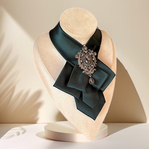 Green Necktie Necklace for Women, Handcrafted Bow Tie  display picture 1
