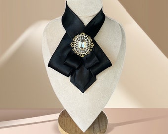 Collier cravate noir pour femme - Nœud papillon pour femme - Accessoire cravate élégant pour femme, accessoire unique avec broche ancienne, idée cadeau parfaite