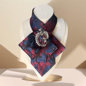Collier cravate pour femme - Noeud papillon fait main avec épingle en bleu - Cadeau pour femme d&#39;affaires ou maman - Écharpe fine