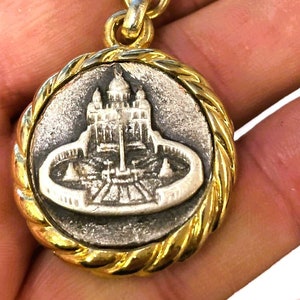 St. Peter Square Keychain, Vatican Souvenir and Gift Made in Italy, Metal Keychain