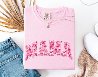 Mama dziewczynki PNG, pobieranie cyfrowe, różowy kamuflaż, grafika dla mamy, projekt do druku, sztuka mamy dziewczynki, nowa mama PNG