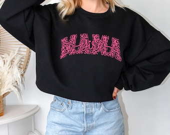 Mama dziewczynki PNG, pobieranie cyfrowe, clipart mamy z nadrukiem w różową panterkę, grafika macierzyństwa, projekt do druku, sztuka mamy dziewczynki, nowa mama PNG