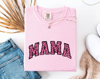Mama dziewczynki PNG, pobieranie cyfrowe, clipart mamy z nadrukiem w różową panterkę, grafika macierzyństwa, projekt do druku, sztuka mamy dziewczynki, nowa mama PNG