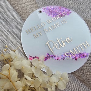 Bemalte Acrylscheibe für neues Baby / Neues Geschenk / Geburtsanzeige / Personalisiert / Hello World / Baby Ankunft Zeichen / Hallo Welt
