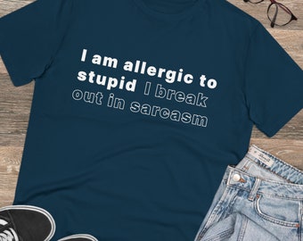 Allergisch gegen Dummkopf | Tragen Sie Ihren Witz | Lustiger Druck | Geschenk | Bio-Creator T-Shirt - Unisex