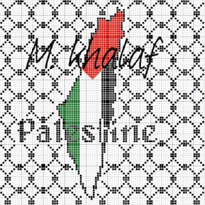 Puede incluir: Un patrón de punto de cruz en blanco y negro con la bandera palestina y las palabras "M. Khalaf" y "Palestina" en texto negro.