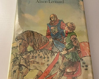 La cresta del dragón de Alison Leonard. Primera edición/primera impresión Libro de tapa dura 1975. Ambientada durante el reinado de Ricardo II.