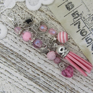 Pendentifs : tirette de journal indésirable avec breloque étoile et pampille rose