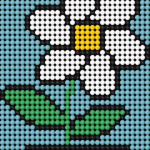 Pode incluir: Uma flor branca com um centro amarelo está em um vaso verde com uma borda laranja. A flor é feita de contas brancas e amarelas, e o vaso é feito de contas verdes e laranja.