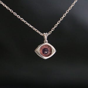 Mystic Gaze Halskette, Allsehendes Auge Anhänger in Sterling Silber, Iris Halskette, Handgemachte Sterling Silber Iris Auge Anhänger, Surreal Auge