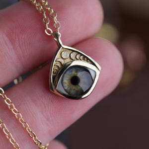 Hecate Goddess Triple Moon Necklace, Triple Moon Eye Pendant, Green Eye Necklace, Hecate Pendant, 925K Sterling Silver Necklace