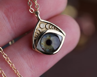 Hecate Goddess Triple Moon Necklace, Triple Moon Eye Pendant, Green Eye Necklace, Hecate Pendant, 925K Sterling Silver Necklace