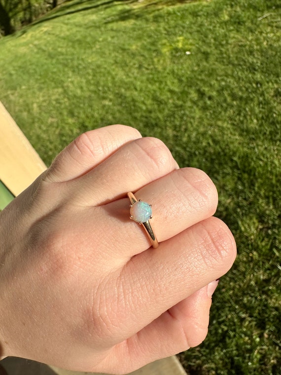 Gorgeous 14k Solid Yellow Gold Opal Solitare