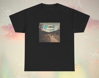UFO Graphic Tee: Vintage Alien Abduction T-Shirt