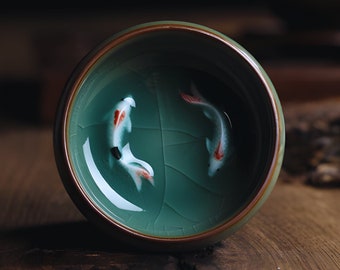 tasse à thé japonaise | Céramique japonaise faite main | Expérience de dégustation de thé unique | Cadeau artistique pour les amateurs de thé | Tasse à thé poisson koi