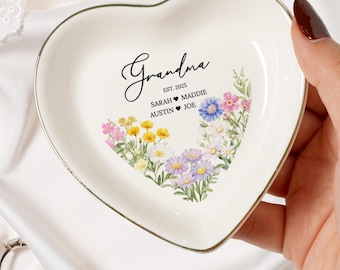 Personalized Wildflower Grandma Ring Dish, Custom Ceramic Jewelry Tray, Mothers Day Gift for Nana,Gift from Grandkids,Nana Gift,Gift For Mom