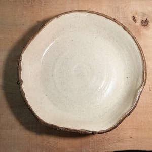 Assiette artisanale en grès blanc et grès sauvage rouge, émaillé image 2