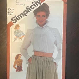 Simplicity 5575 Vintage Blouse Top, Paper Sewing Pattern Uncut Factory Folded