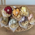Bougie fleurs personnalisée en forme de Marguerite, cadeau invité mariage, baptême, anniversaire, cadeau maîtresse et nounou product logo