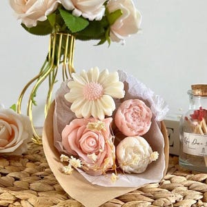 Bouquet de bougie personnalisé fabriqué à la main avec de la cire de Soja et du Parfum de Grasse, cadeau Noel  original pour femme