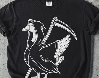 Camiseta de ganso y la Parca: divertida camiseta de Halloween con humor negro y patos.