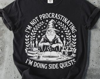 Rolig trollkarl-T-shirt: Side Quests Gamer-T-shirt - Komfortfärger