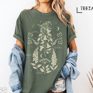 Witchy Botanical Graphic Tee, Moon Phase Plant Shirt, Women's Nature Art T-Shirt, Mystical Herbal Illustration Top, Green Casual Fashion
