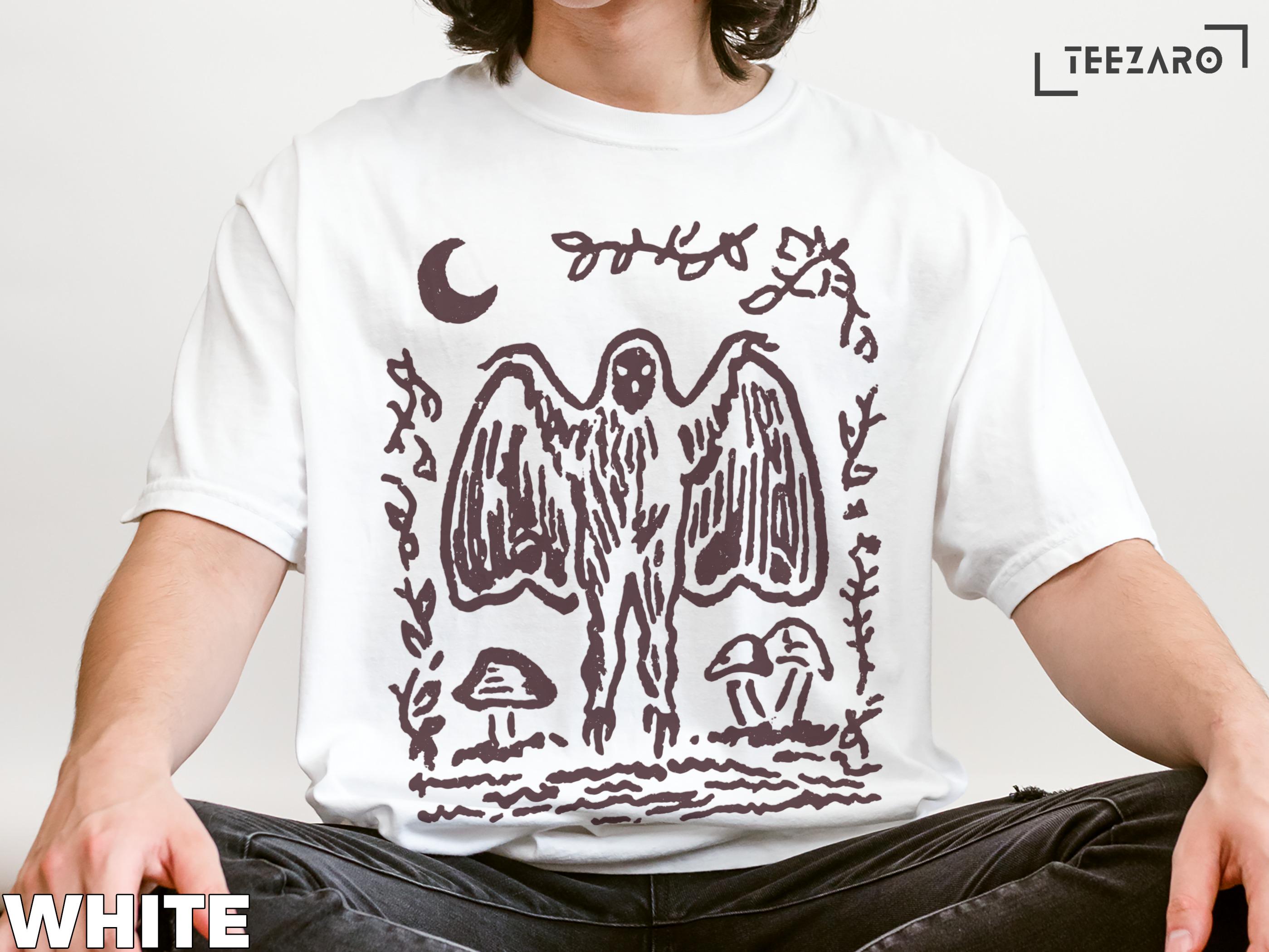 モスマンTシャツ：未確認生物のグラフィック、月のアート、菌類の 