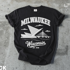 Milwaukee Wisconsin Skyline T-Shirt: City Souvenir Tee