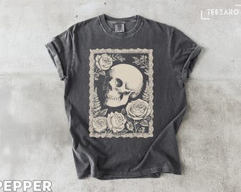 Camiseta gótica com caveira e rosas: camiseta com estampa floral escura