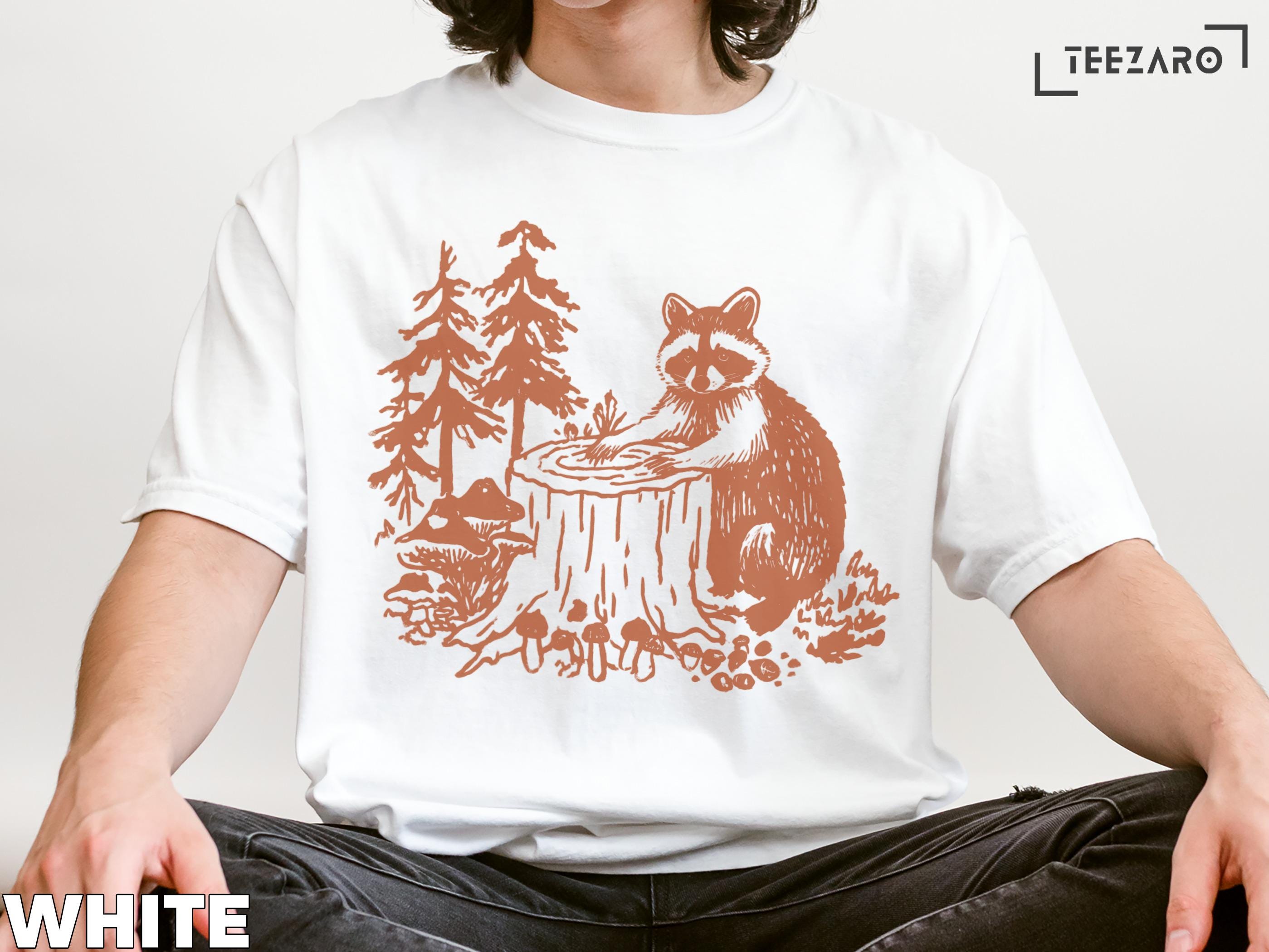 アライグマTシャツ：森、自然、キノコ、森の動物、野生動物Tシャツ 