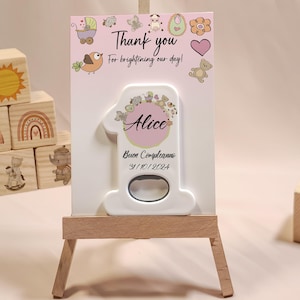 Bomboniera per il 1° compleanno della bambina – Calamita personalizzata con numero uno e icone pastello per bambini – Apribottiglie personalizzato per baby shower o festa